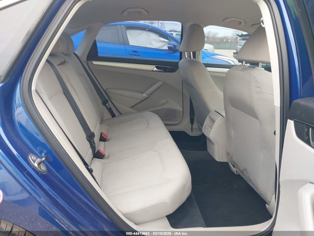 1VWAT7A33GC057490 Volkswagen Passat 1.8t S