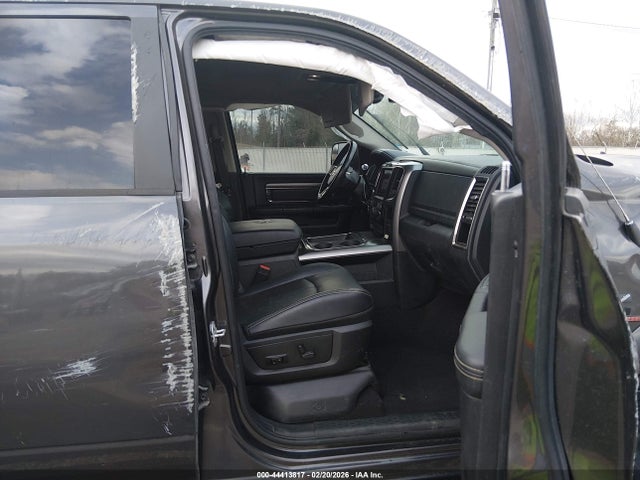3C6UR5NLXJG217597 RAM 2500 Laramie 4x4 6&#039;4 Box