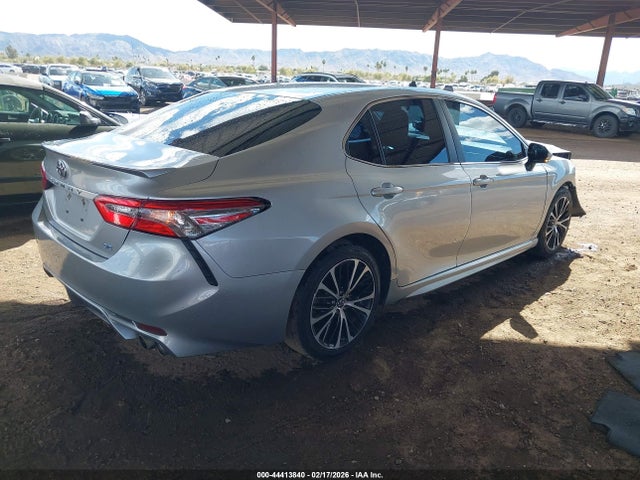 4T1B11HK8JU520017 Toyota CAMRY SE
