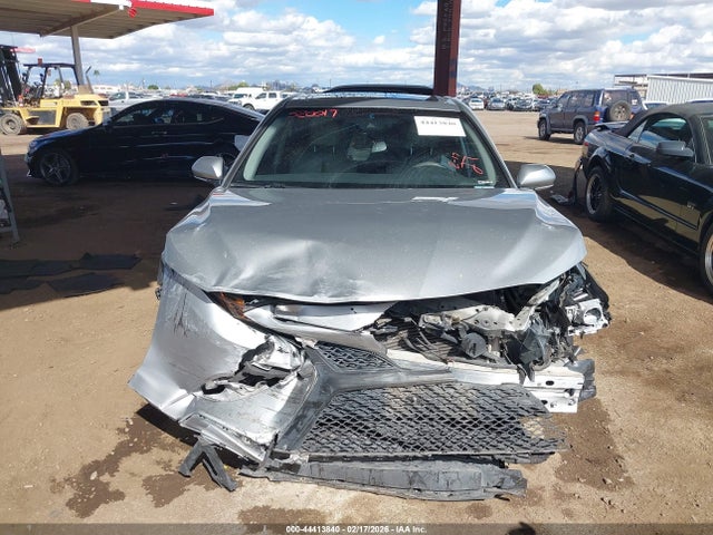 4T1B11HK8JU520017 Toyota CAMRY SE