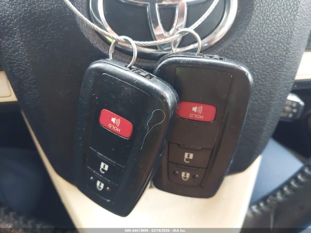 JTDKARFU8G3015651 Toyota Prius Three Touring