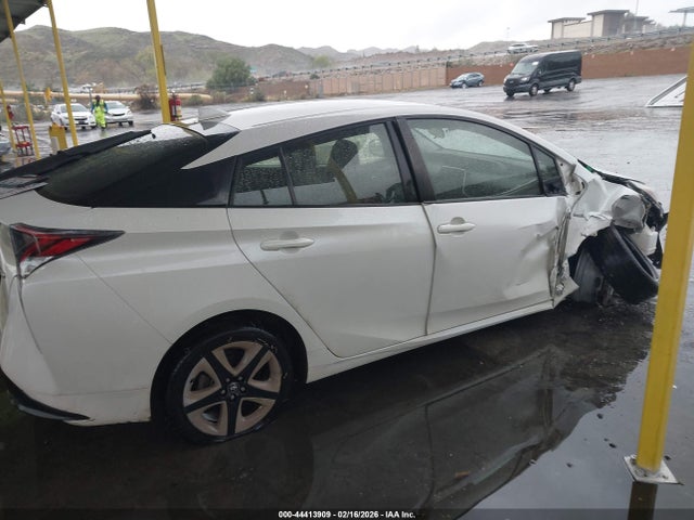 JTDKARFU8G3015651 Toyota Prius Three Touring