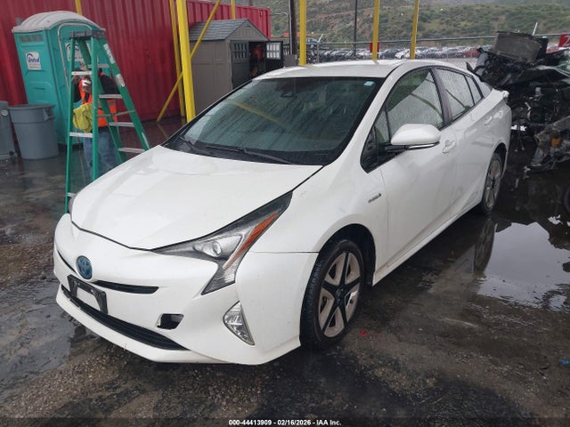 JTDKARFU8G3015651 Toyota Prius Three Touring