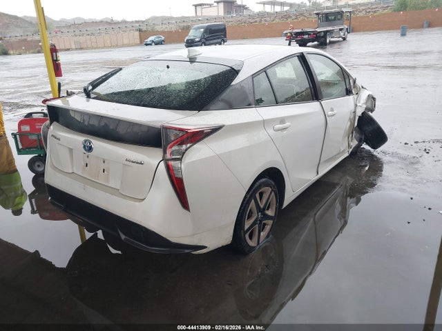 JTDKARFU8G3015651 Toyota Prius Three Touring