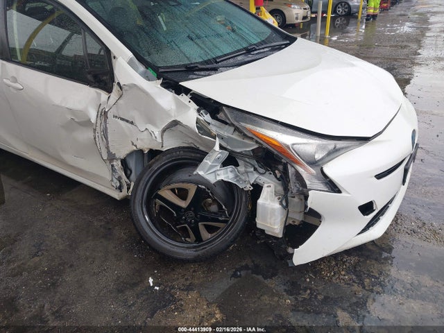 JTDKARFU8G3015651 Toyota Prius Three Touring