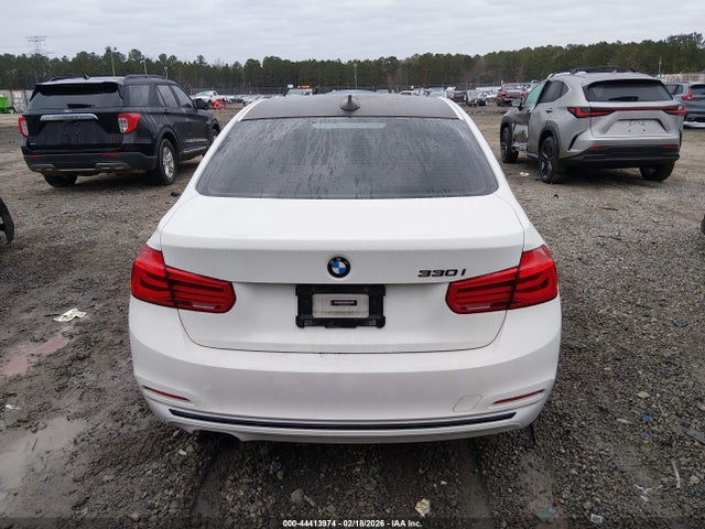 2017 Bmw 330i Xdrive მანქანა იყიდება აუქციონზე, vin: WBA8D9C38HA005502, აუქციონის ნომერი: 44413974