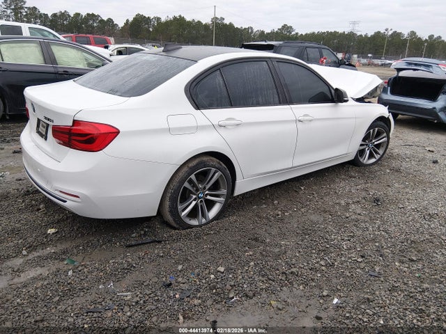 2017 Bmw 330i Xdrive მანქანა იყიდება აუქციონზე, vin: WBA8D9C38HA005502, აუქციონის ნომერი: 44413974