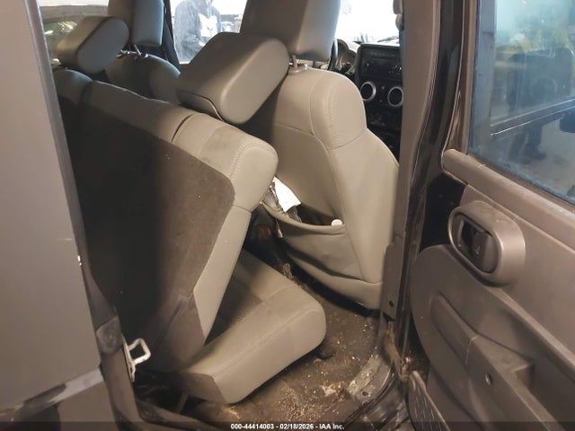 2010 Jeep Wrangler Unlimited Sahara მანქანა იყიდება აუქციონზე, vin: 1J4BA5H15AL207882, აუქციონის ნომერი: 44414003