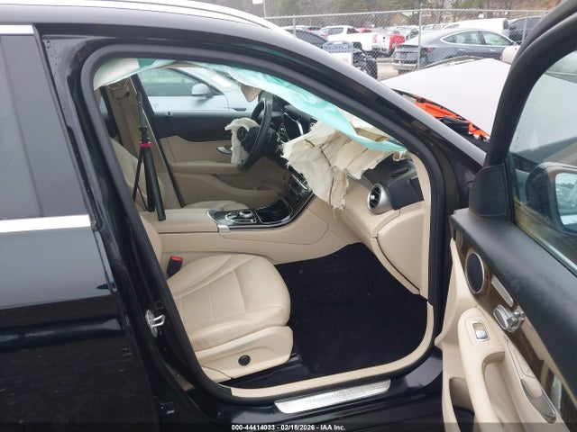 2019 Mercedes-benz Glc 300 მანქანა იყიდება აუქციონზე, vin: WDC0G4JB1KV134924, აუქციონის ნომერი: 44414033
