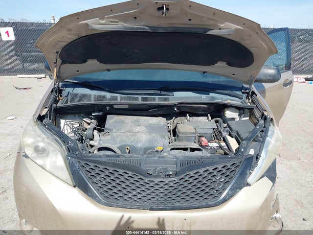 2014 TOYOTA SIENNA 5TDZK3DCXES477319 Photo 9