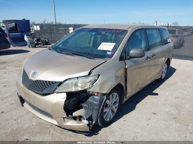 2014 TOYOTA SIENNA 5TDZK3DCXES477319 Photo 1