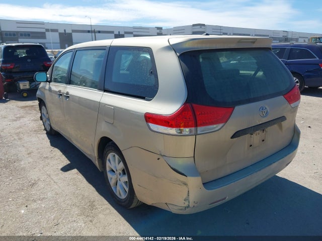 2014 TOYOTA SIENNA 5TDZK3DCXES477319 Photo 2