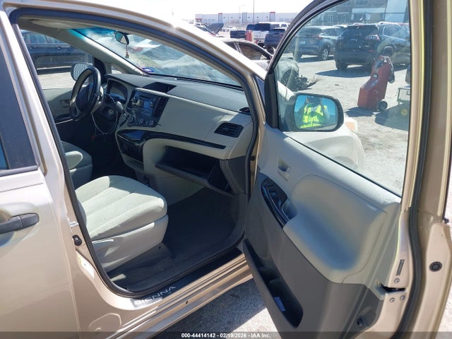 2014 TOYOTA SIENNA 5TDZK3DCXES477319 Photo 4