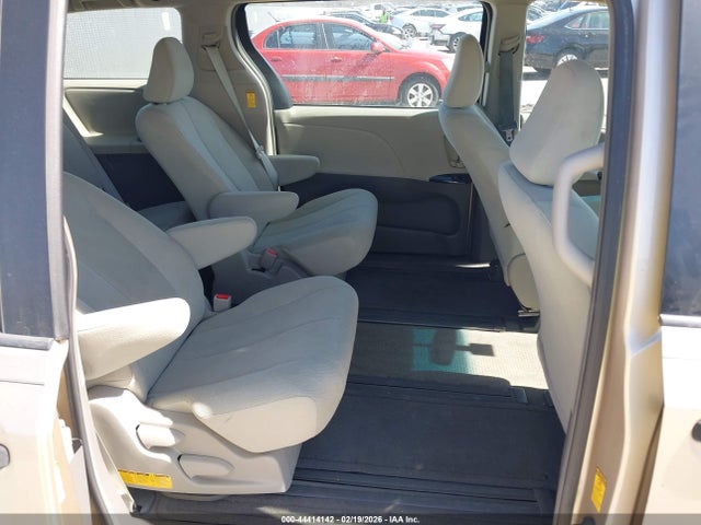 2014 TOYOTA SIENNA 5TDZK3DCXES477319 Photo 7