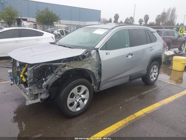 2T3K1RFV4KW011711 Toyota RAV4 LE