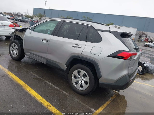 2T3K1RFV4KW011711 Toyota RAV4 LE