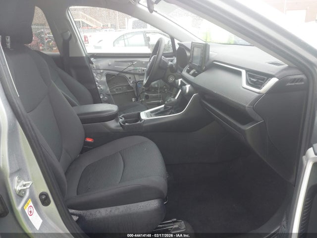 2T3K1RFV4KW011711 Toyota RAV4 LE