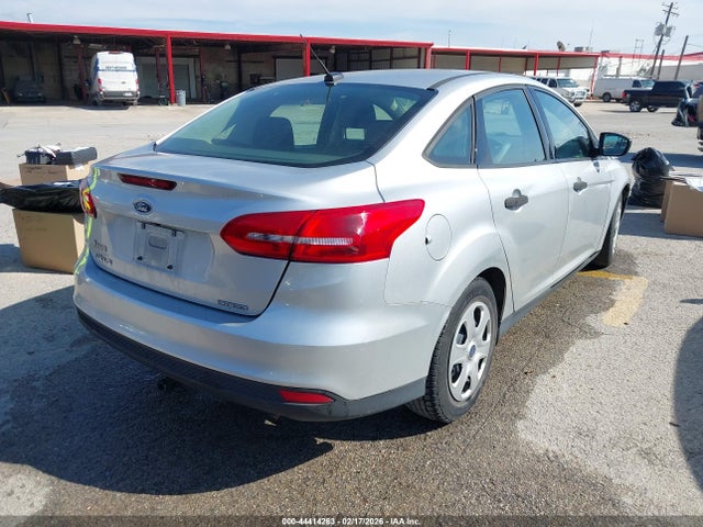 Ford FOCUS S 2016 1FADP3E25GL356662 Image 4