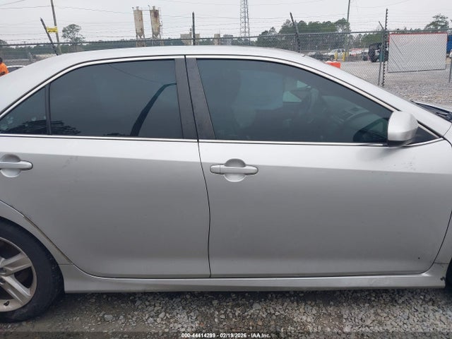 4T1BF1FK0EU736731 Toyota CAMRY SE