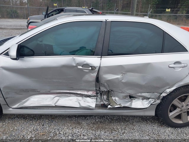 4T1BF1FK0EU736731 Toyota CAMRY SE