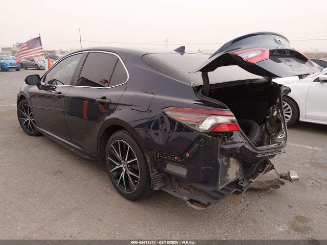 2021 TOYOTA CAMRY 4T1G11AK6MU533899 Photo 2