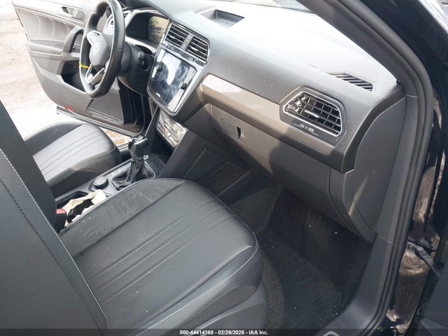Продажа на аукционе авто 2023 Volkswagen Tiguan 2.0t Se R-line Black, vin: 3VV8B7AX1PM008103, номер лота: 44414368