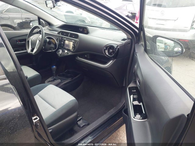 JTDKDTB39G1130093 Toyota Prius C Two