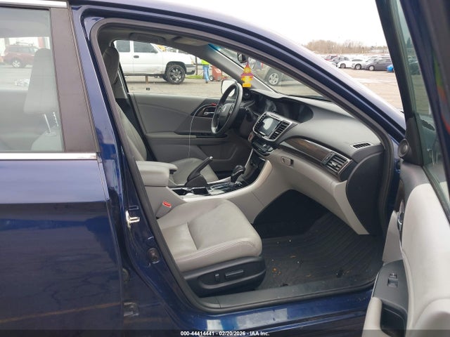Продажа на аукционе авто 2017 Honda Accord Ex-l, vin: 1HGCR2F85HA124672, номер лота: 44414441