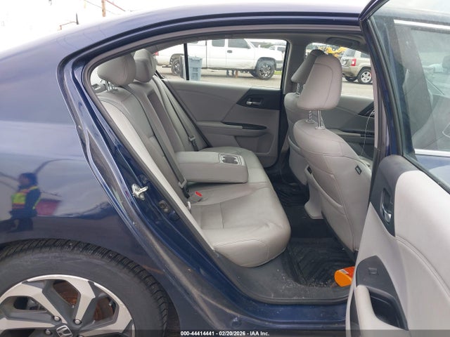 Продажа на аукционе авто 2017 Honda Accord Ex-l, vin: 1HGCR2F85HA124672, номер лота: 44414441