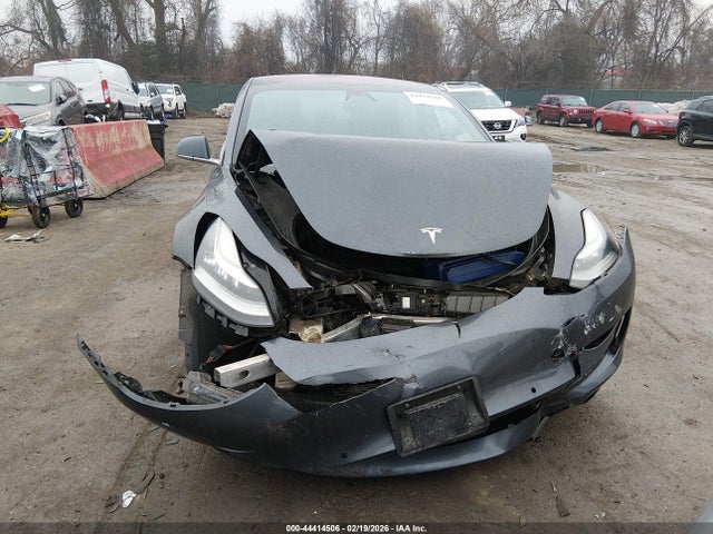 44414506 :رقم المزاد ، 5YJ3E1EB3JF132784 vin ، 2018 Tesla Model 3 Long Range/performance مزاد بيع