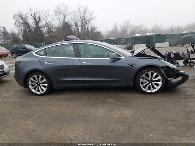 44414506 :رقم المزاد ، 5YJ3E1EB3JF132784 vin ، 2018 Tesla Model 3 Long Range/performance مزاد بيع