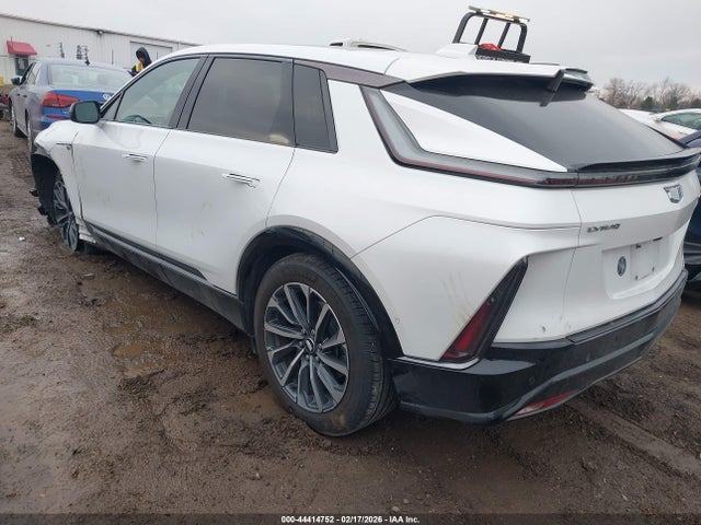 2024 CADILLAC LYRIQ 1GYKPTRL0RZ100248 Photo 2
