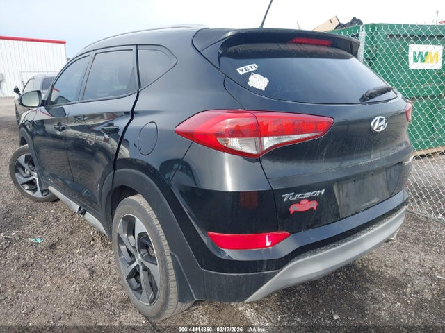 44414860 :رقم المزاد ، KM8J33A25HU583081 vin ، 2017 Hyundai Tucson Sport مزاد بيع
