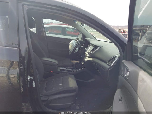 44414860 :رقم المزاد ، KM8J33A25HU583081 vin ، 2017 Hyundai Tucson Sport مزاد بيع