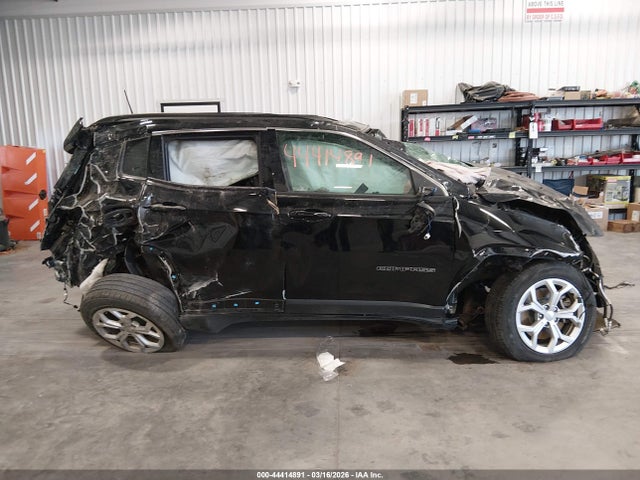 Jeep Compass Latitude 4x4 2024 3C4NJDBN0RT124305 Image 13