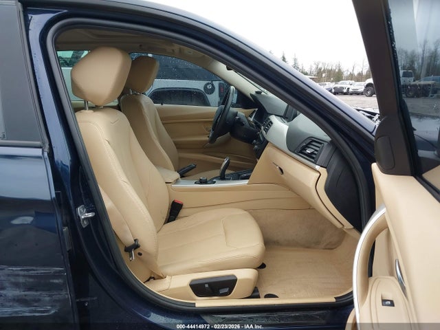 44414972 :رقم المزاد ، WBA3C3C54FK200712 vin ، 2015 Bmw 320i Xdrive مزاد بيع