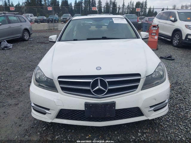 2014 Mercedes-benz C 300 Sport 4matic მანქანა იყიდება აუქციონზე, vin: WDDGF8AB3ER319347, აუქციონის ნომერი: 44415005