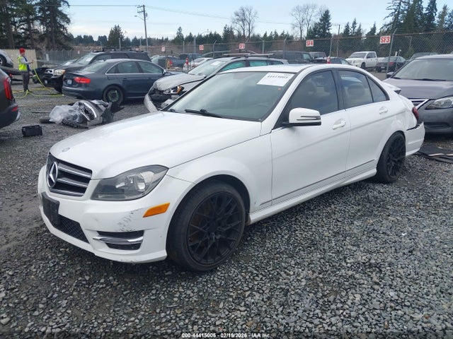2014 Mercedes-benz C 300 Sport 4matic მანქანა იყიდება აუქციონზე, vin: WDDGF8AB3ER319347, აუქციონის ნომერი: 44415005