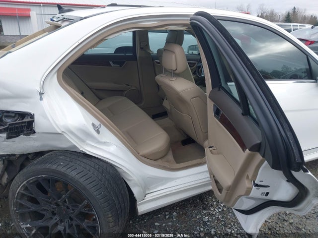 2014 Mercedes-benz C 300 Sport 4matic მანქანა იყიდება აუქციონზე, vin: WDDGF8AB3ER319347, აუქციონის ნომერი: 44415005