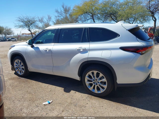 Toyota Highlander Limited 2024 5TDKDRBH9RS569749 Image 14