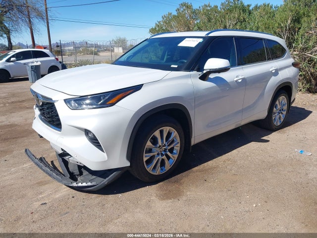 Toyota Highlander Limited 2024 5TDKDRBH9RS569749 Image 2