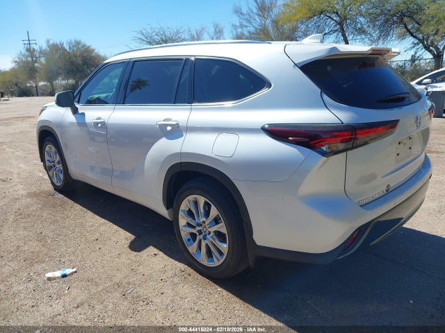 Toyota Highlander Limited 2024 5TDKDRBH9RS569749 Image 3