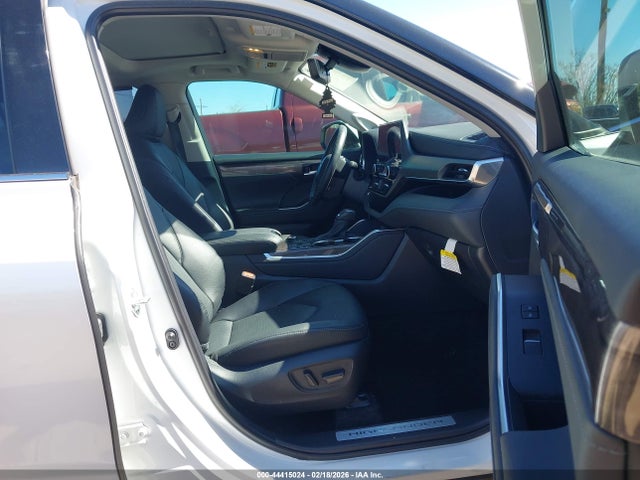 Toyota Highlander Limited 2024 5TDKDRBH9RS569749 Image 5