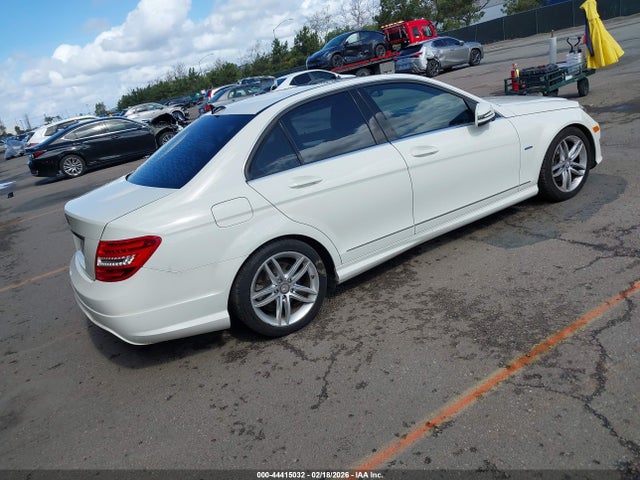 Продажа на аукционе авто 2012 Mercedes-benz C 250 Sport, vin: WDDGF4HB5CR222002, номер лота: 44415032