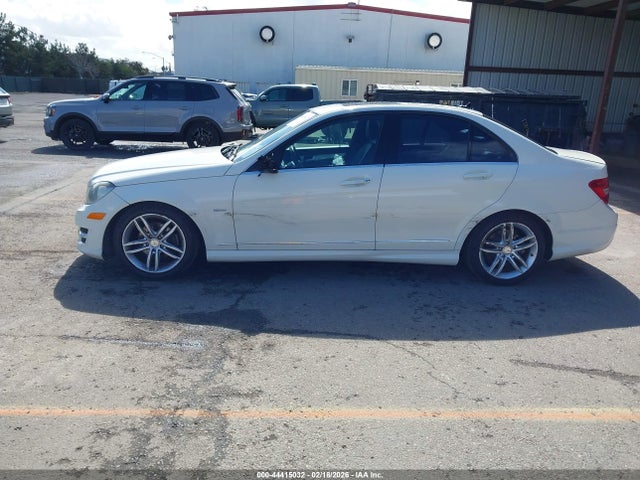 Продажа на аукционе авто 2012 Mercedes-benz C 250 Sport, vin: WDDGF4HB5CR222002, номер лота: 44415032