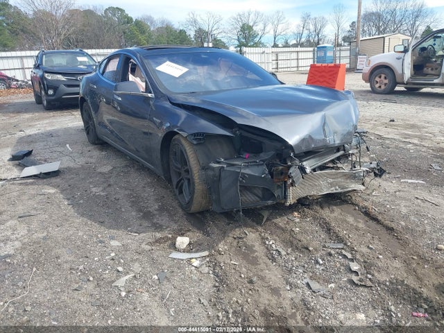 2015 TESLA MODEL S 5YJSA1E22FF110855 Photo 0