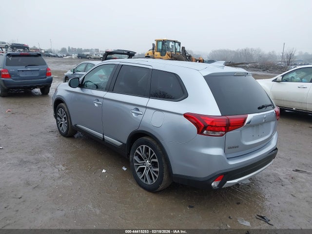 JA4AZ3A36HZ016032 Mitsubishi Outlander Se