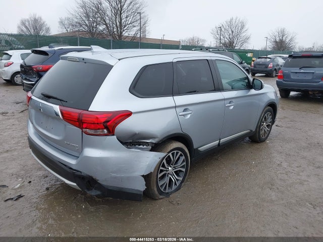 JA4AZ3A36HZ016032 Mitsubishi Outlander Se