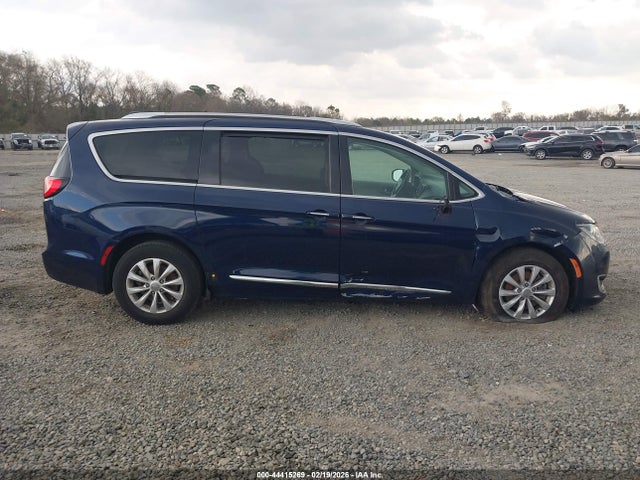 Продаж на аукціоні авто 2019 Chrysler Pacifica Touring L, vin: 2C4RC1BG1KR561069, номер лоту: 44415269