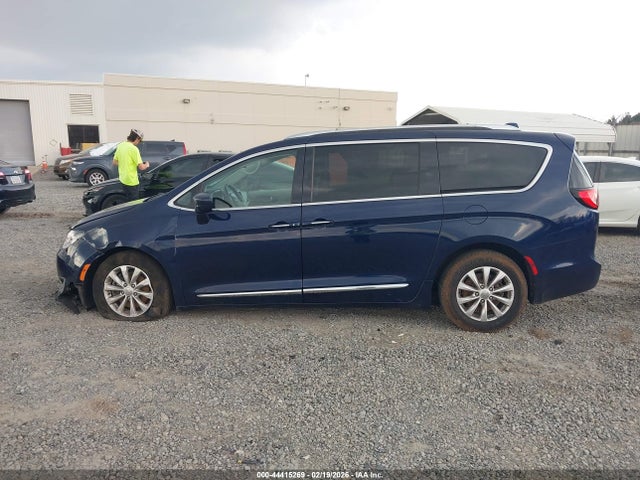 Продаж на аукціоні авто 2019 Chrysler Pacifica Touring L, vin: 2C4RC1BG1KR561069, номер лоту: 44415269